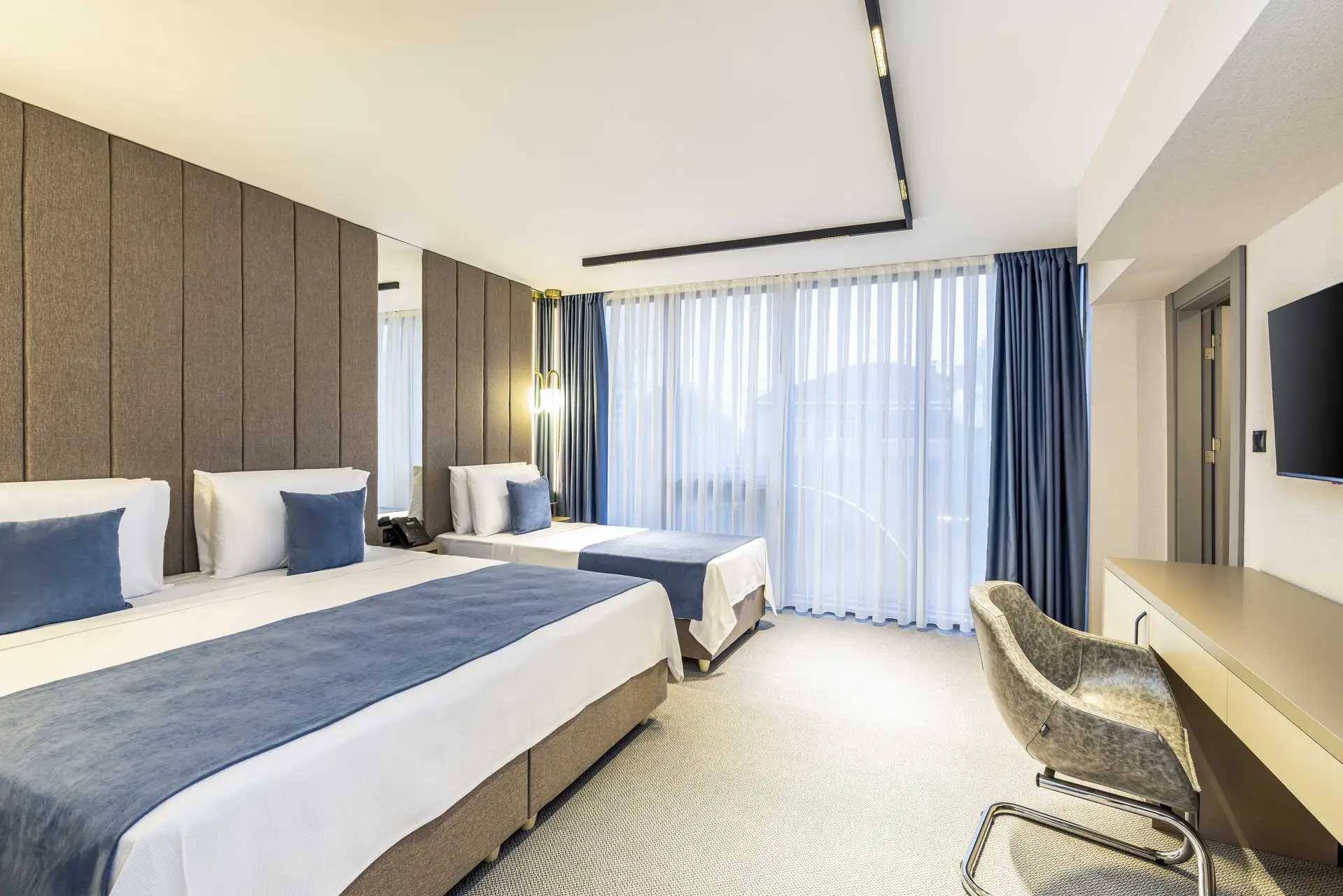 Üç Kişilik Oda Kara Manzaralı