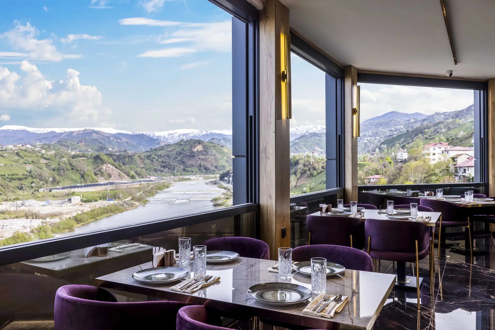 Restaurant Evening Ambiance